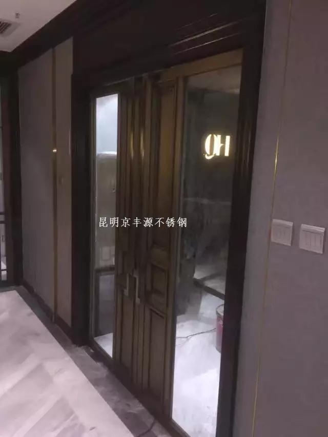 順城（chéng）西裝店不鏽鋼仿古銅門